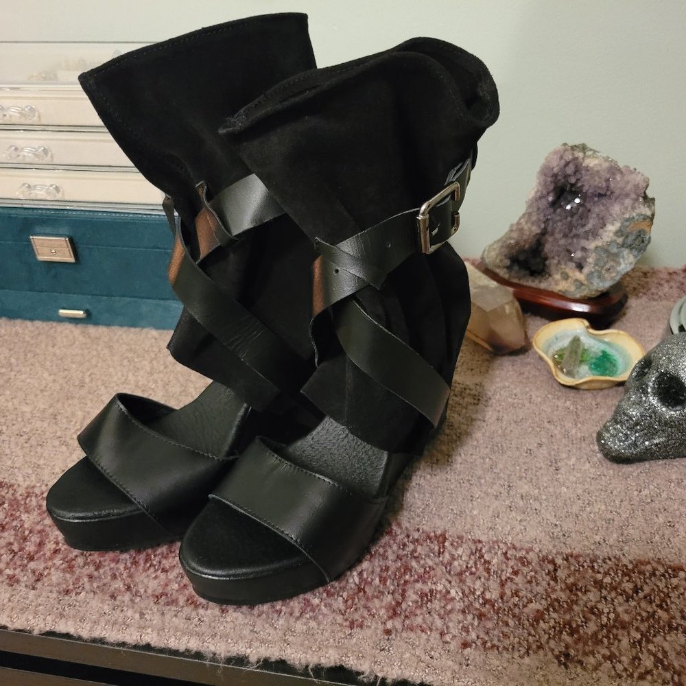 NWT Beautiful Wedges w/ Suede Upper